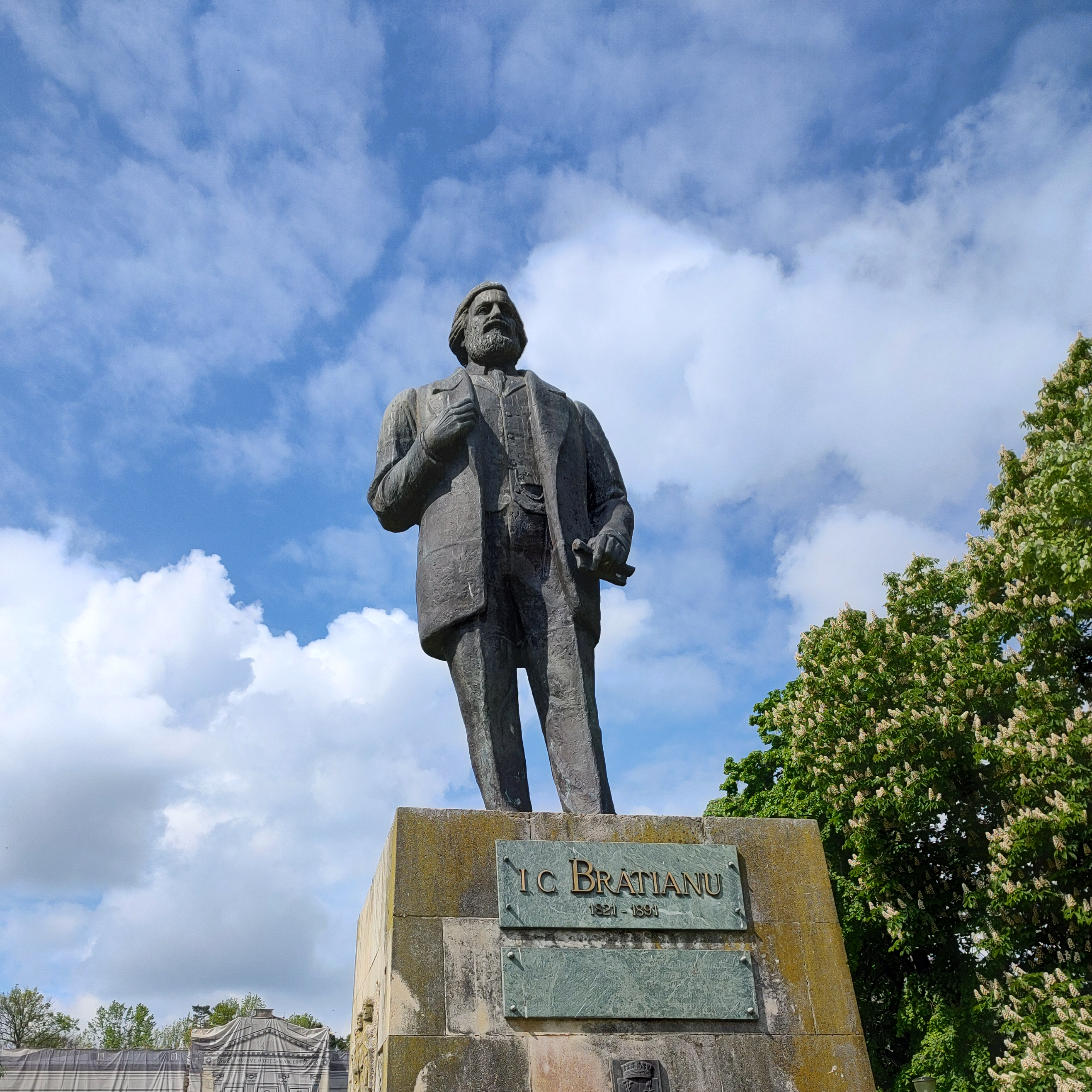 Statuie din Pitești